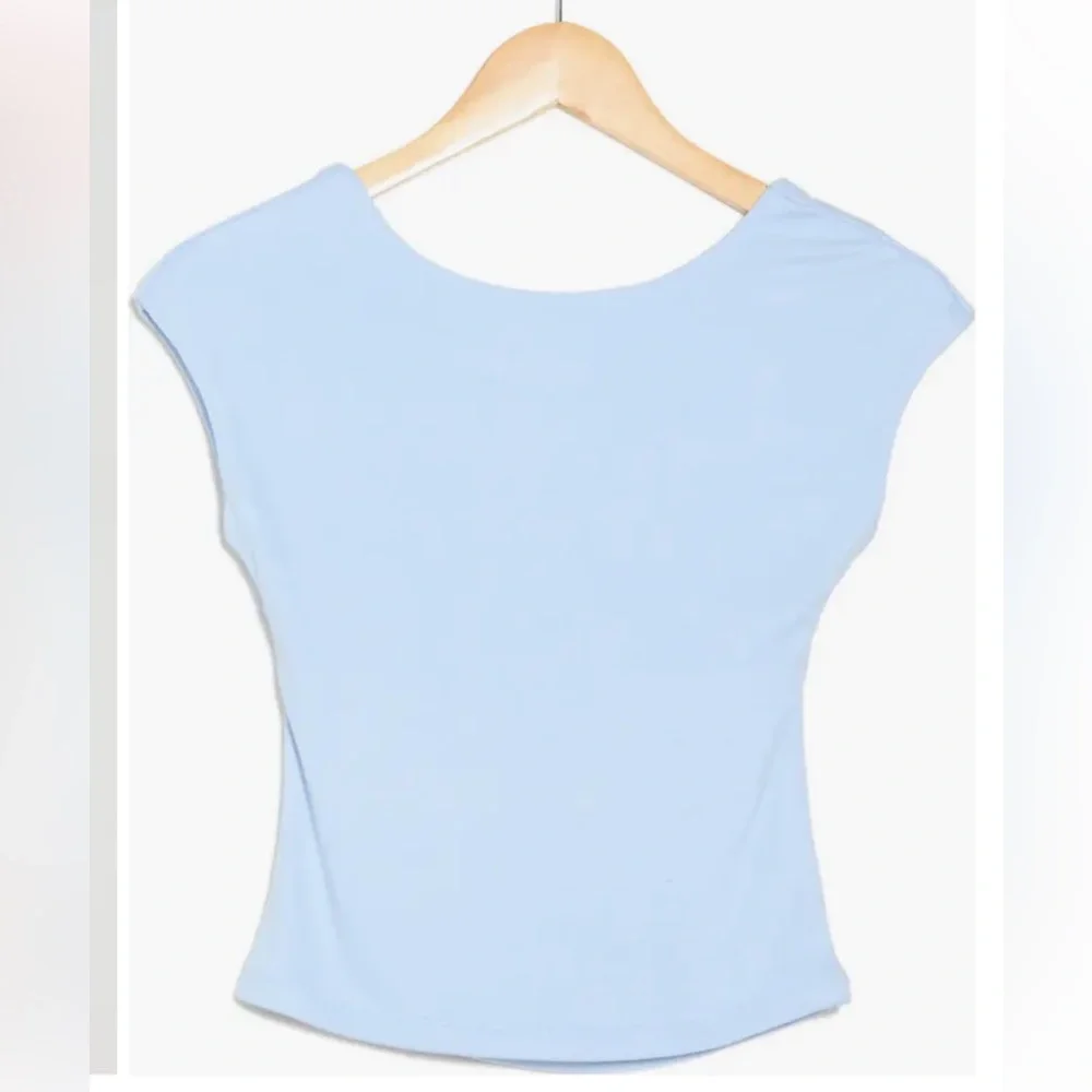 Open Back Baby Tee Baby Blue Top | Soft Girl Y2K Minimal Tee L NWT Low Back - Picture 4 of 9